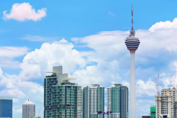 Tháp Truyền Hình KL Tower Và Petronas Nên Lên Cái Nào? So Sánh View, Giá Vé Và Lưu Ý