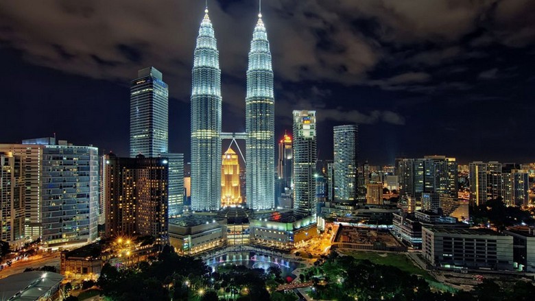 Tháp đôi Petronas — biểu tượng của Kuala Lumpur, cao nhất thế giới từ 1998 đến 2004